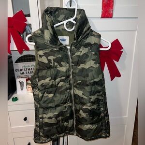 Old Navy small Camouflage Puffer Vest